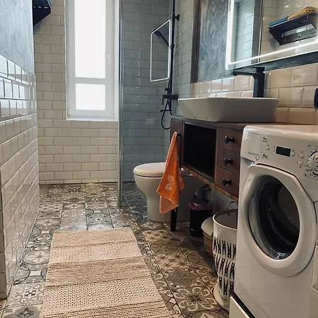 Antique Suburban * Turi
