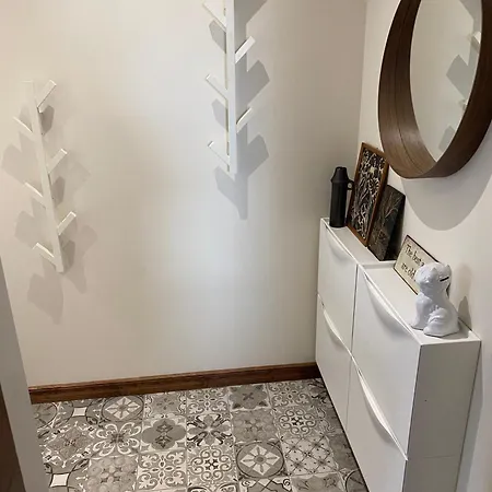 Antique Suburban * Turi
